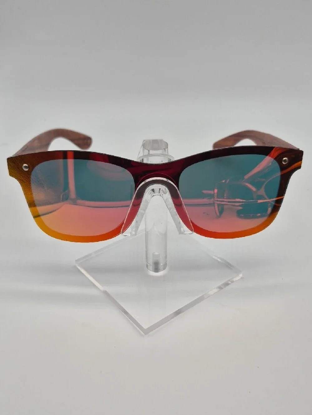 WUDN stylish men